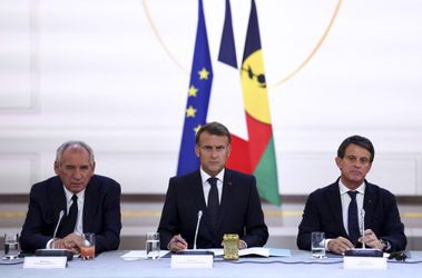 Réunion de l'exécutif en vue d'un accord sur l'autonomie de la Nouvelle-Calédonie, le 12 juillet.